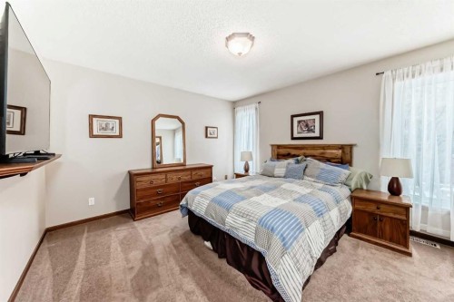 104 Kodiak Road, Canmore, AB - Indoor Photo Showing Bedroom