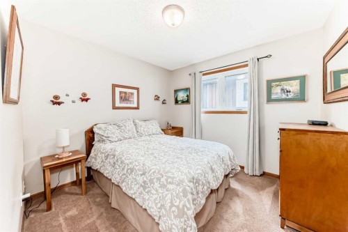 104 Kodiak Road, Canmore, AB - Indoor Photo Showing Bedroom