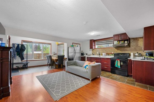 280 Windermere Drive, Chestermere, AB - Indoor Photo Showing Living Room