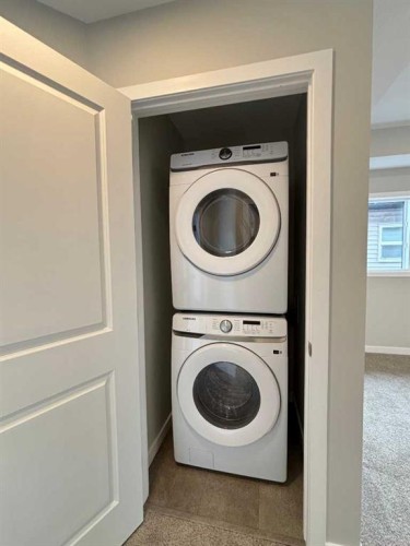 941 Reynolds Lane, Airdrie, AB - Indoor Photo Showing Laundry Room