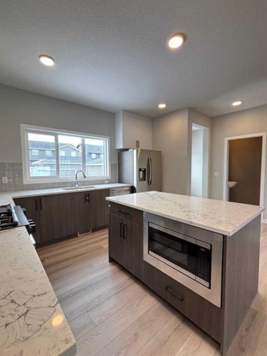 941 Reynolds Lane, Airdrie, AB - Indoor Photo Showing Kitchen With Upgraded Kitchen