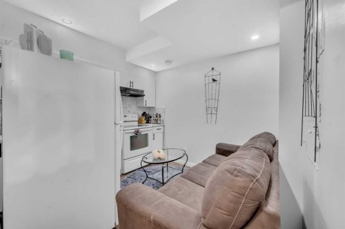 243 Evansborough Way Nw, Calgary, AB - Indoor Photo Showing Kitchen