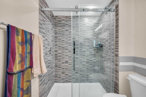 243 Evansborough Way Nw, Calgary, AB - Indoor Photo Showing Bathroom