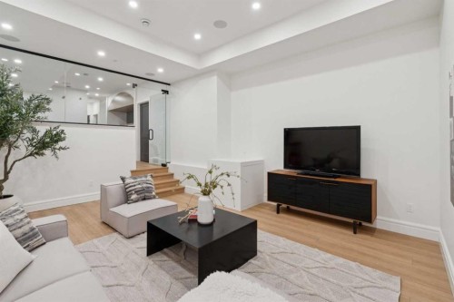 1740 6 Avenue Nw, Calgary, AB - Indoor Photo Showing Living Room