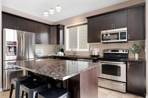 149 Windridge Road Sw, Airdrie, AB - Indoor Photo Showing Kitchen With Upgraded Kitchen