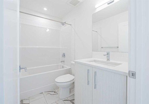 129 Dawson Wharf View, Chestermere, AB - Indoor Photo Showing Bathroom