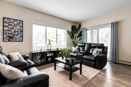 121-402 Marquis Lane Se, Calgary, AB - Indoor Photo Showing Living Room