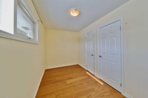525 32 Avenue Ne, Calgary, AB - Indoor Photo Showing Other Room