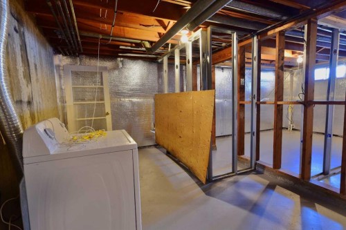 525 32 Avenue Ne, Calgary, AB - Indoor