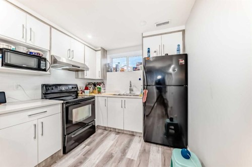 151 Covepark Green Ne, Calgary, AB - Indoor Photo Showing Kitchen