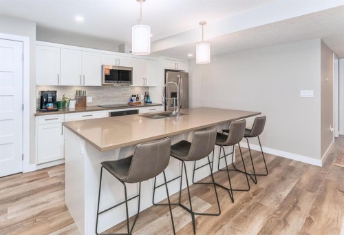 103-810 7Th Street, Canmore, AB - Indoor Photo Showing Kitchen With Upgraded Kitchen