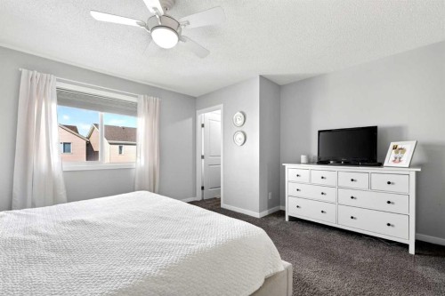 253 Auburn Meadows Boulevard Se, Calgary, AB - Indoor Photo Showing Bedroom
