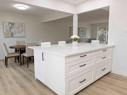 7032 78 Street Nw, Calgary, AB - Indoor