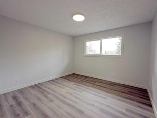 7032 78 Street Nw, Calgary, AB - Indoor Photo Showing Other Room