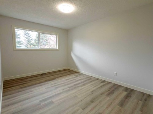 7032 78 Street Nw, Calgary, AB - Indoor Photo Showing Other Room