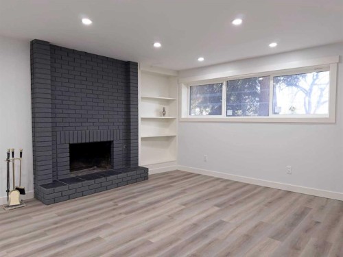 7032 78 Street Nw, Calgary, AB - Indoor With Fireplace