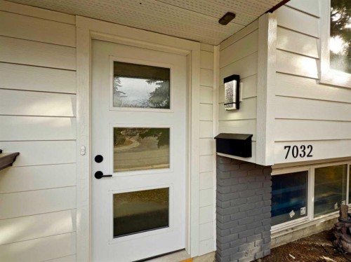 7032 78 Street Nw, Calgary, AB - Outdoor With Exterior
