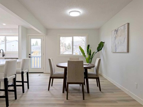 7032 78 Street Nw, Calgary, AB - Indoor Photo Showing Dining Room