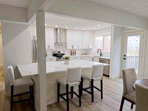 7032 78 Street Nw, Calgary, AB - Indoor