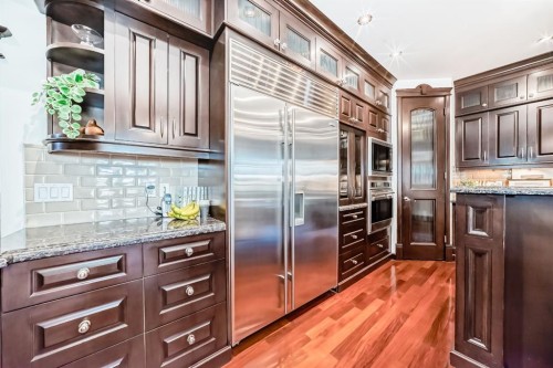 1840 Westmount Boulevard Nw, Calgary, AB - Indoor Photo Showing Kitchen With Upgraded Kitchen