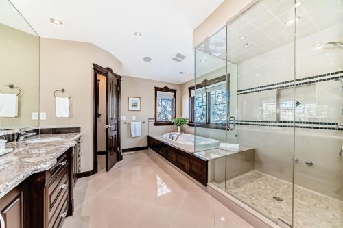 1840 Westmount Boulevard Nw, Calgary, AB - Indoor Photo Showing Bathroom