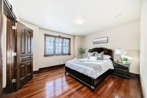 1840 Westmount Boulevard Nw, Calgary, AB - Indoor Photo Showing Bedroom