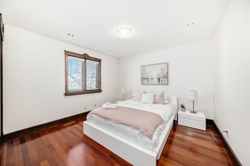 1840 Westmount Boulevard Nw, Calgary, AB - Indoor Photo Showing Bedroom