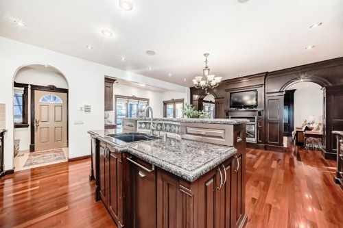 1840 Westmount Boulevard Nw, Calgary, AB - Indoor Photo Showing Kitchen With Upgraded Kitchen