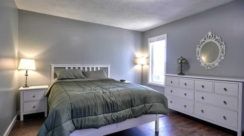 280 Riverwood Circle Se, Calgary, AB - Indoor Photo Showing Bedroom