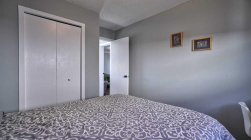 280 Riverwood Circle Se, Calgary, AB - Indoor Photo Showing Bedroom