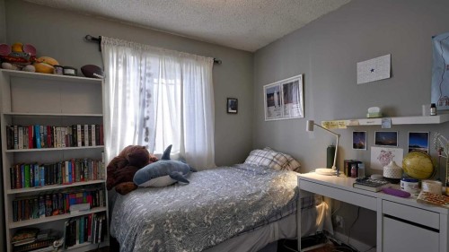 280 Riverwood Circle Se, Calgary, AB - Indoor Photo Showing Bedroom