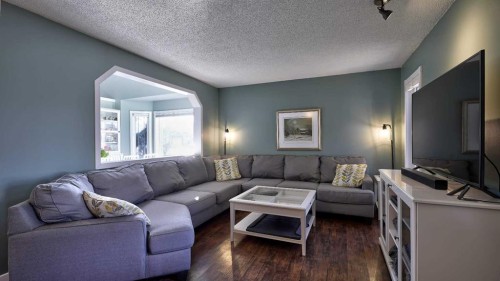 280 Riverwood Circle Se, Calgary, AB - Indoor Photo Showing Living Room