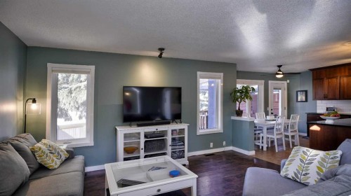 280 Riverwood Circle Se, Calgary, AB - Indoor Photo Showing Living Room