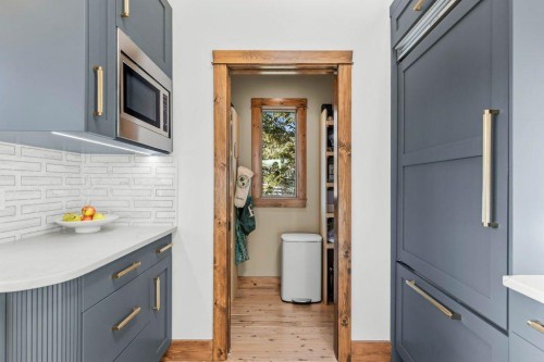 521 Silvertip Road, Canmore, AB - Indoor Photo Showing Kitchen