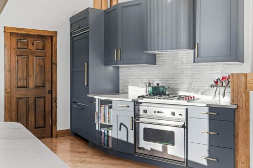 521 Silvertip Road, Canmore, AB - Indoor Photo Showing Kitchen With Upgraded Kitchen