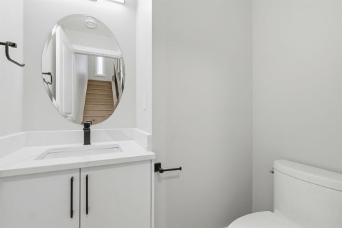 1636 19 Avenue Nw, Calgary, AB - Indoor Photo Showing Bathroom