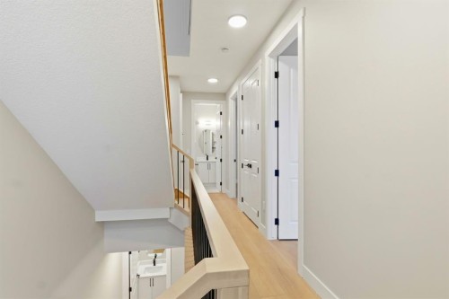 1636 19 Avenue Nw, Calgary, AB - Indoor Photo Showing Other Room