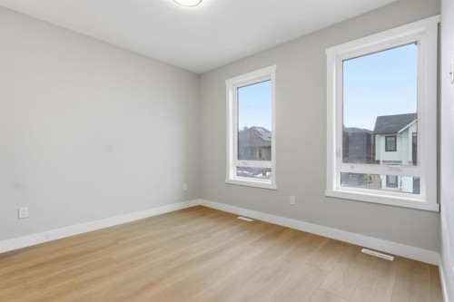 1636 19 Avenue Nw, Calgary, AB - Indoor Photo Showing Other Room