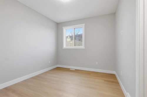 1636 19 Avenue Nw, Calgary, AB - Indoor Photo Showing Other Room