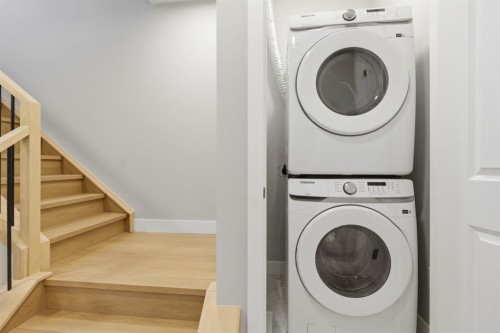 1636 19 Avenue Nw, Calgary, AB - Indoor Photo Showing Laundry Room