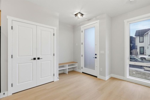 1636 19 Avenue Nw, Calgary, AB - Indoor Photo Showing Other Room