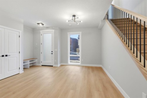 1636 19 Avenue Nw, Calgary, AB - Indoor Photo Showing Other Room
