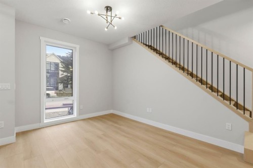 1636 19 Avenue Nw, Calgary, AB - Indoor Photo Showing Other Room
