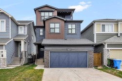 127 Creekstone Park SW Calgary, AB T2X 5E9