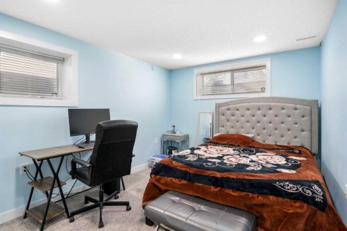 12 Brightoncrest Manor, Calgary, AB - Indoor Photo Showing Bedroom