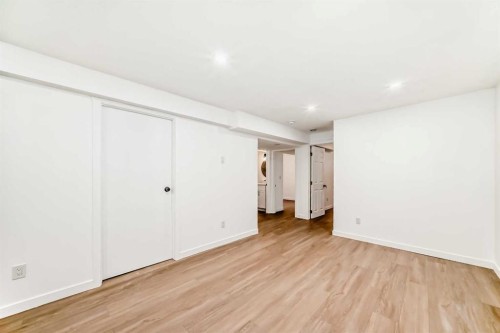 264 99 Avenue Se, Calgary, AB - Indoor Photo Showing Other Room
