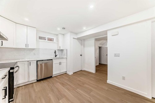 264 99 Avenue Se, Calgary, AB - Indoor Photo Showing Kitchen