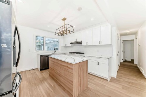 264 99 Avenue Se, Calgary, AB - Indoor Photo Showing Kitchen