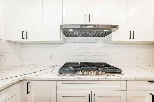 264 99 Avenue Se, Calgary, AB - Indoor Photo Showing Kitchen