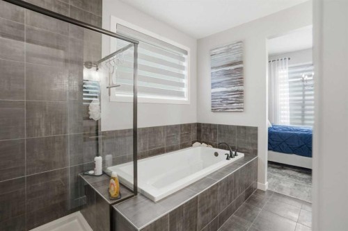 111 Crestridge View Sw, Calgary, AB - Indoor Photo Showing Bathroom